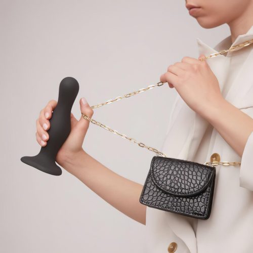 Strap-on-me Curvy M - hullámos, tapadókorongos dildó (fekete)