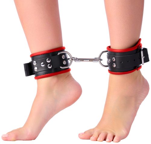 Bőr bokakötők – fekete-piros prémium érzékiség