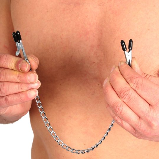 Fém mellcsipesz lánccal – elegáns stimuláló kiegészítő
