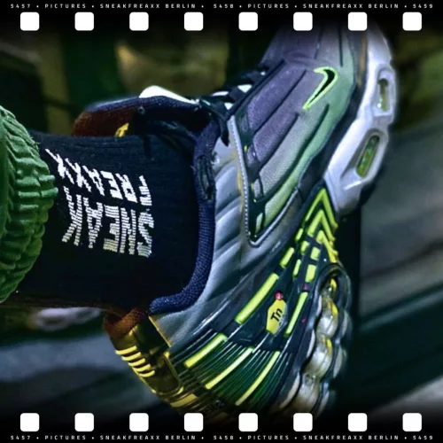 Smelly Area – elegáns fekete zokni prémium kényelemben