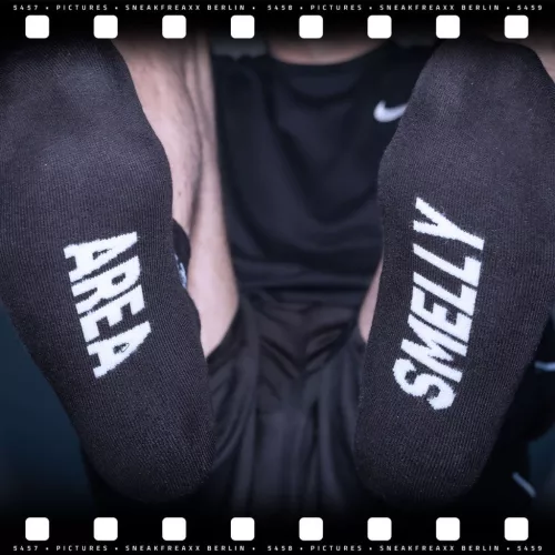 Smelly Area – elegáns fekete zokni prémium kényelemben