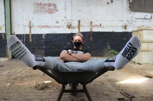 SMELLY Sk8erboy – stílusos fehér zokni fiatalos megjelenéssel