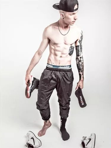 Sk8erboy – fekete crew zokni, stílusos kiegészítő