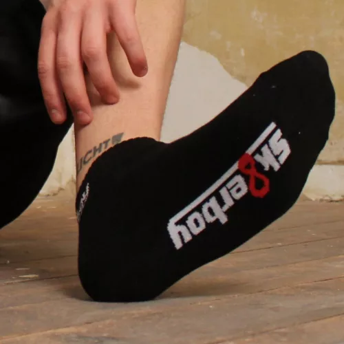 Sk8erboy – fekete negyed zokni a stílusos megjelenésért