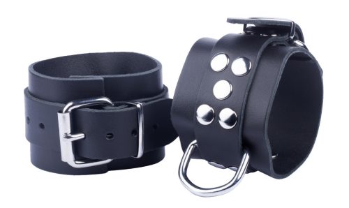 Prémium fekete bőr bilincsek – érzéki izgatás érdekében