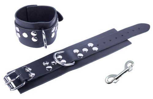Prémium fekete bőr bilincsek – érzéki izgatás érdekében