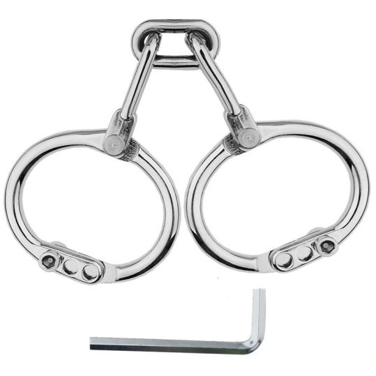 Metal csuklókötők – stílusos korlátozás és érzéki élmény