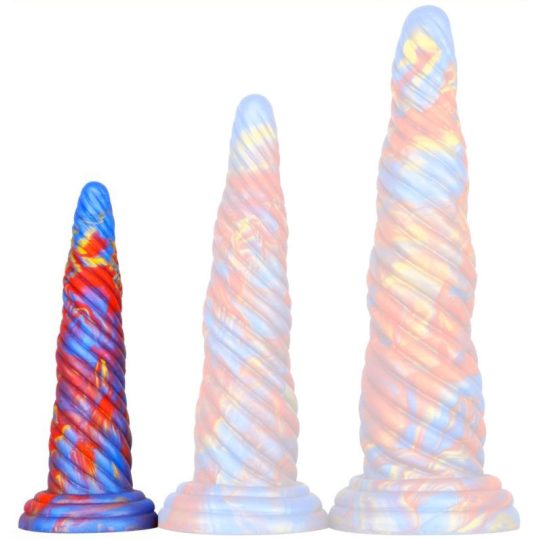 Strik Horn – prémium dildó 18 cm hosszú, érzéki élményhez