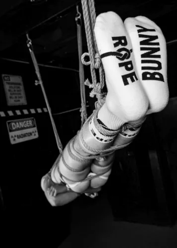 BUNNY ROPE – stílusos fehér zoknik fiatalos lendülettel