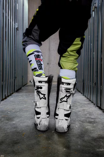 High Mx Socks Sk8erboy – stílusos fehér-fluo-fekete zokni